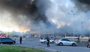 مقتل 12 وإصابة العشرات في هجوم روسي على خاركيف
