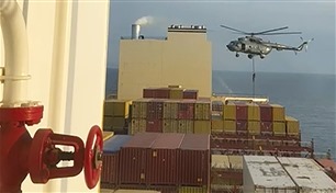 إيران تعلن الإفراج عن طاقم سفينة مرتبطة بإسرائيل