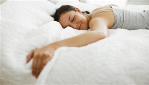 دراسة: النوم الجيد يعزّز الارتباط بالآخرين