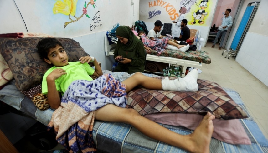 أطفال غزة المصابون في الحرب (رويترز)
