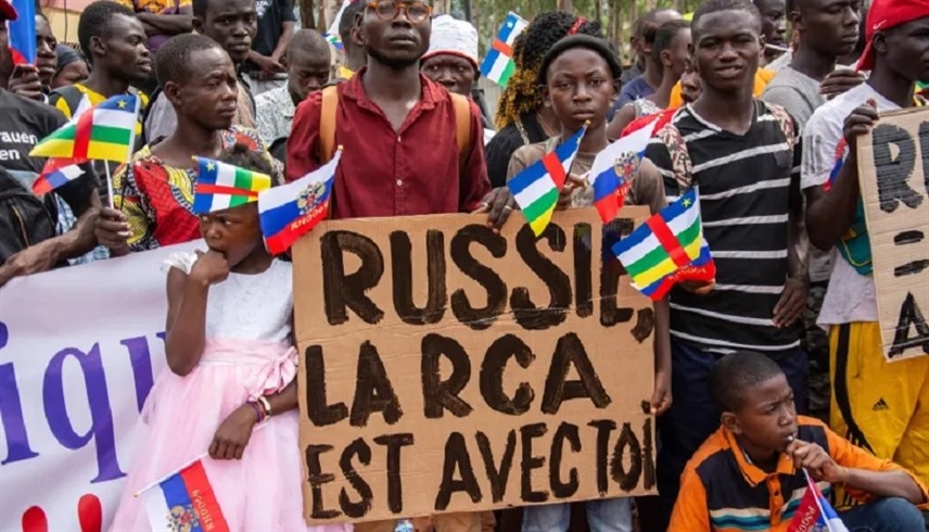 متظاهرون في إفريقيا الوسطى يرفعون أعلام روسيا (أرشيف)