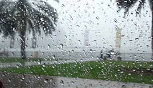 هل تستمر الأمطار في بعض مناطق الإمارات اليوم؟