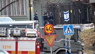 السويد تعتقل شخصين على خلفية إطلاق نار قرب سفارة إسرائيل