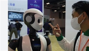 روبوت رعاية المسنين نجم معرض "شنغهاي" للتكنولوجيا