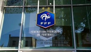 بعد تصريحات اللاعبين.. الاتحاد الفرنسي يلتزم "الحياد" حيال الانتخابات 