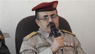 بعد قصف مدفعي حوثي.. نجاة قائد عسكري يمني بارز من الموت في تعز