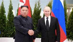 بعد أن شكره على دعمه.. بوتين يصل كوريا الشمالية لتوقيع شراكة استراتيجية مع كيم جونغ أون