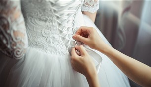 عروس تسقط جثة هامدة بفستان زفافها