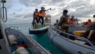 اشتباكات بالسكاكين والفؤوس بين البحرية الصينية والفلبينية