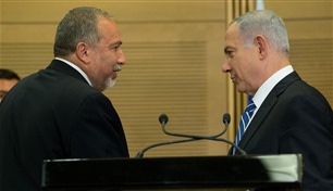 للإفلات من الضغوط.. نتانياهو يعرض على ليبرمان وزارة الدفاع