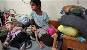 "مجاعة" تهدد أطفال غزة.. وأمهات يبحثن عن الحليب