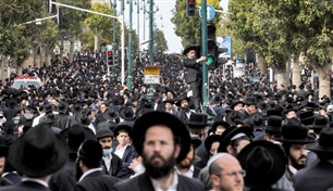 تجنيد اليهود المتزمتين يشعل الانقسامات في إسرائيل