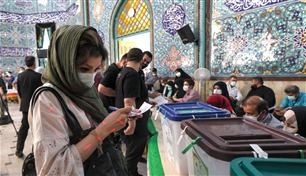 تمديد التصويت في الانتخابات الرئاسية الإيرانية