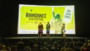 "قضية الغرباء" عن اللاجئين السوريين يفوز بجائزة في مهرجان ريندانس للسينما