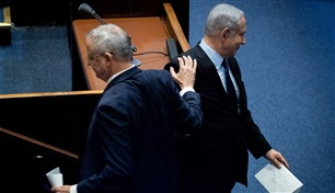 نتانياهو يطالب غانتس بعدم الاستقالة من الحكومة 