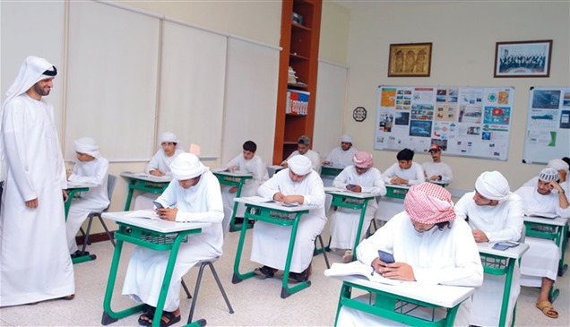 امتحانات نهاية العام.. طلبة الـ"12" يؤدون اختبار اللغة العربية 