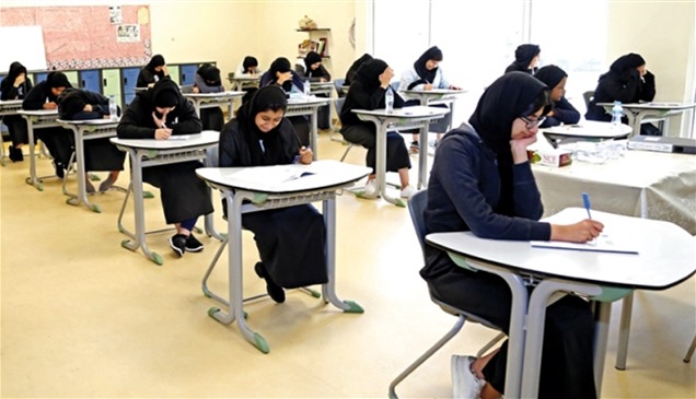 الإمارات.. طلبة الثانوية يختتمون العام الدراسي بامتحان الكيمياء والأحياء 