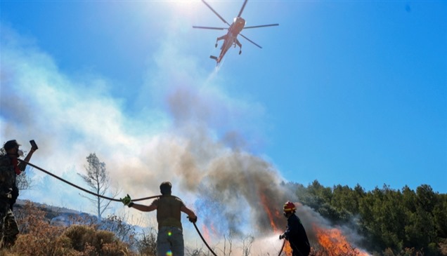 لليوم الثاني.. فرق الإطفاء تكافح حرائق غابات في اليونان 