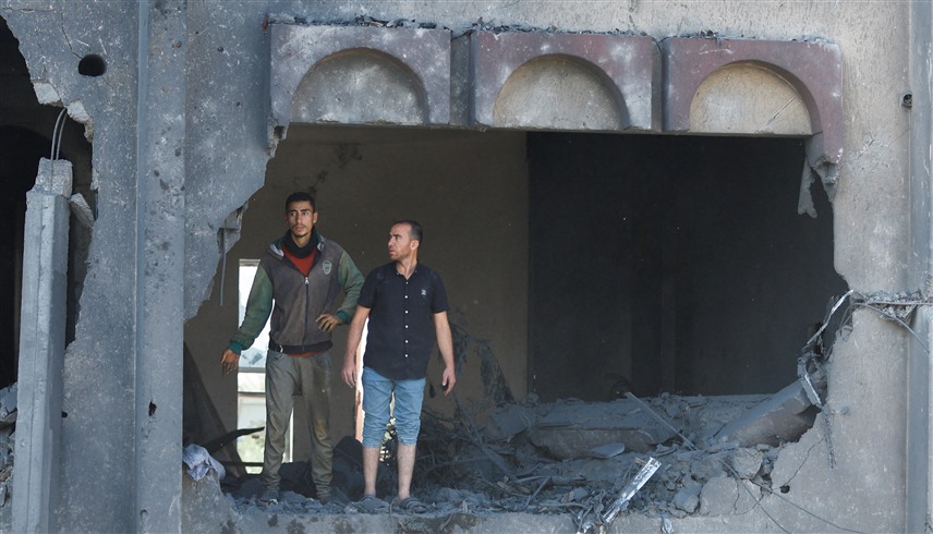 آثار القصف الإسرائيلي على قطاع غزة (رويترز)