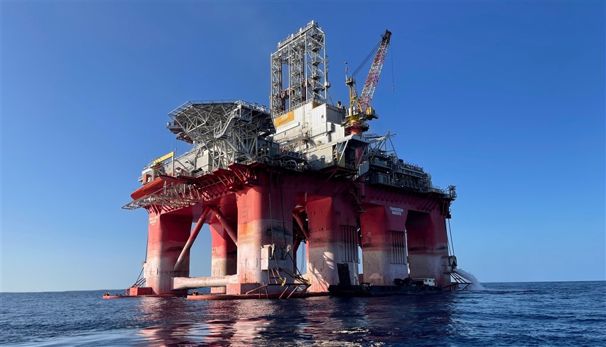 منصة بحرية للتنقيب عن النفط قبالة ساحل بيروت (رويترز)