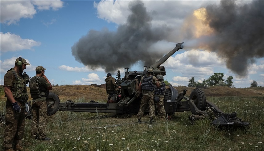 جانب من تبادل القصف بين روسيا وأوكرانيا (رويترز)