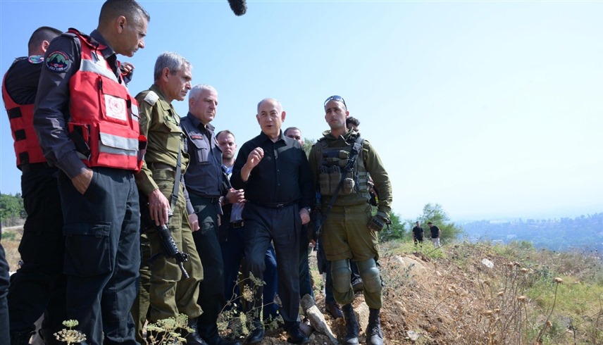 رئيس الوزراء الإسرائيلي بنيامين نتانياهو خلال زيارة سابقة للقوات العسكرية (إكس)