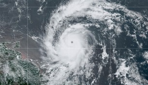 الإعصار بيريل يجتاح الكاريبي برياح عاتية