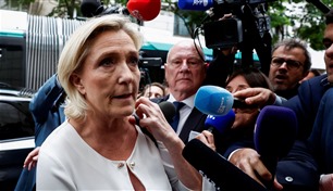 الأحزاب الفرنسية تتحرك لعرقلة فوز اليمين المتطرف بالانتخابات