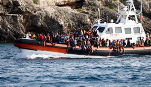 إيطاليا تُرحل 40 مهاجراً تونسياً
