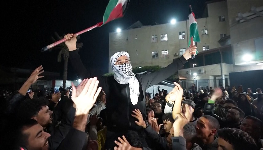 سجين فلسطيني محرر بعد إطلاق سراحه الإثنين (إكس)
