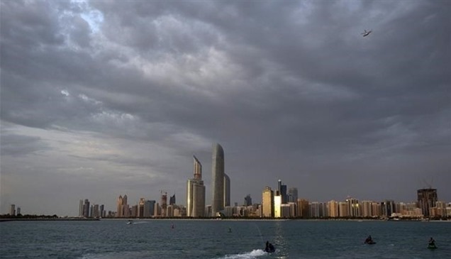 الإمارات تحت تأثير منخفض جوي مصحوب بأمطار ورياح نشطة