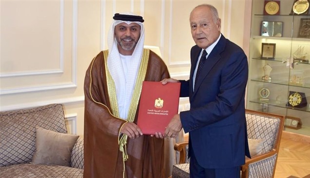 سفير الإمارات يقدم خطاب اعتماده إلى أمين عام جامعة الدول العربية
