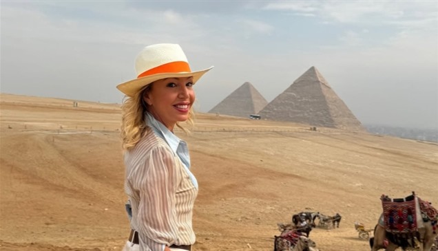 كاميلا أميرة بوربون تستكشف جمال القاهرة وتوثّق إعجابها بالمتحف الكبير
