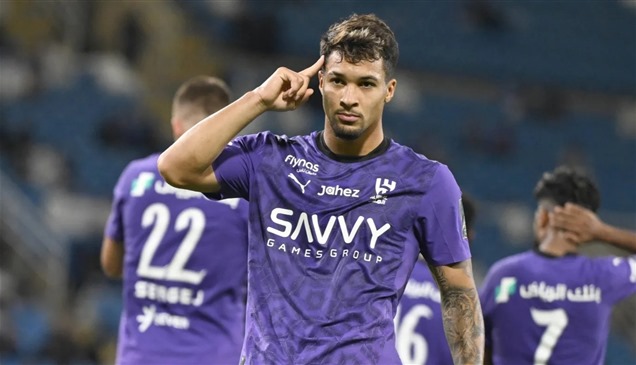 عملاق برازيلي يطارد هداف الهلال