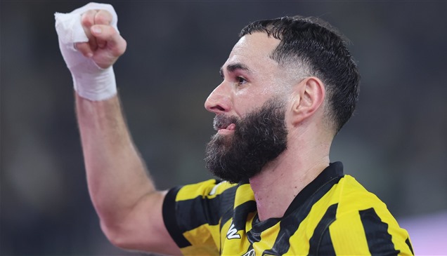 "هاتريك" بنزيما يقود الاتحاد لنصف نهائي كأس الملك