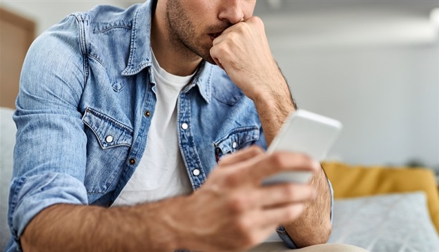 يسب رجلاً عبر التواصل الاجتماعي.. ومحكمة أبوظبي تلزمه بـ20 ألف درهم