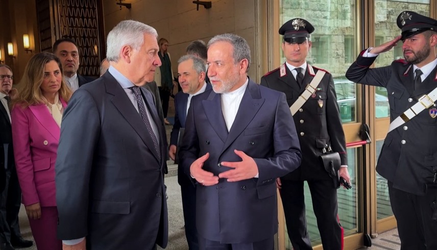 وزير الخارجية الإيطالي أنتونيو تاجاني ونظيره الإيراني عباس عراقجي