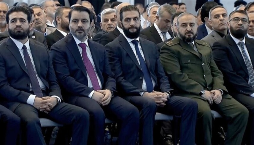 الرئيس السوري  أحمد الشرع بعض وزراء الحكومة السورية في المرحلة الانتقالية (أرشيف)