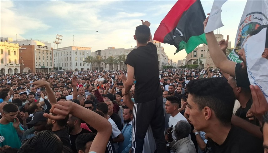 ليبيون يتظاهرون ضد حكومة الدبيبة (إكس)