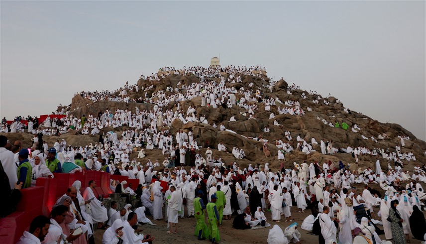 الحجاج على جبل عرفات (رويترز)