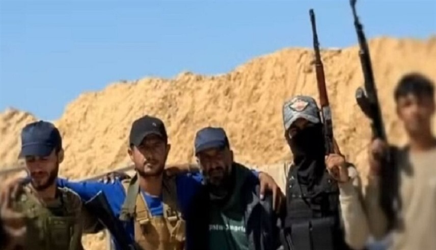 ياسر أبو شباب مع مسلحين من مجموعته (إكس)
