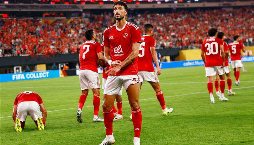 نجم الأهلي وسام أبو علي (رويترز)