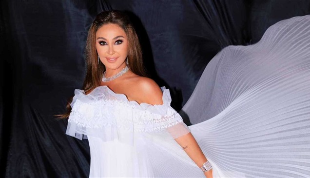 فيديو.. إليسا تكرّم زياد الرحباني على المسرح