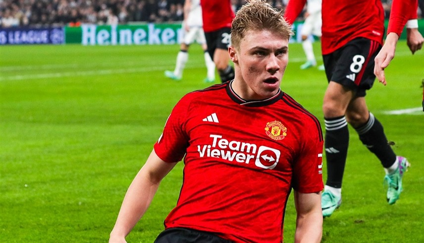 لاعب مانشستر يونايتد راسموس هويلوند (إكس)