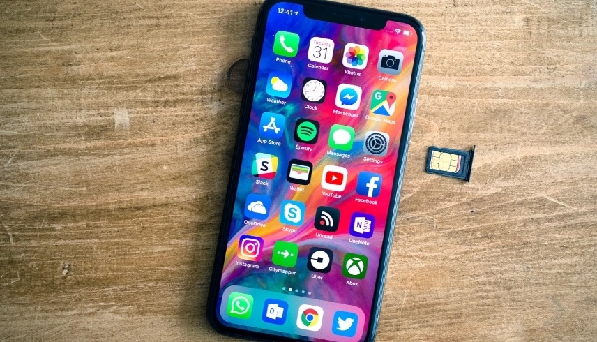 آيفون تعتمد شريحة eSIM