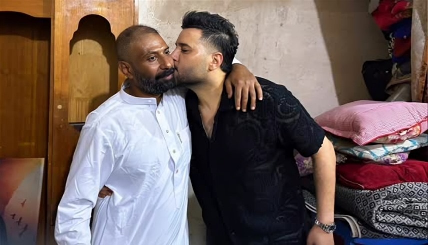 محمد السالم مع صاحب المركبة