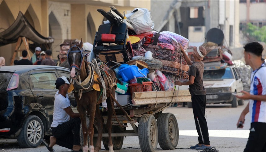 غزيون ينزحون بعد قصف إسرائيلي على مدينة غزة (أرشيف)