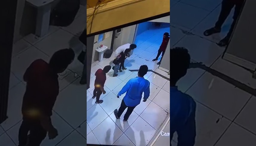 لقطات ترصد نجاة الطفل من الاختناق 