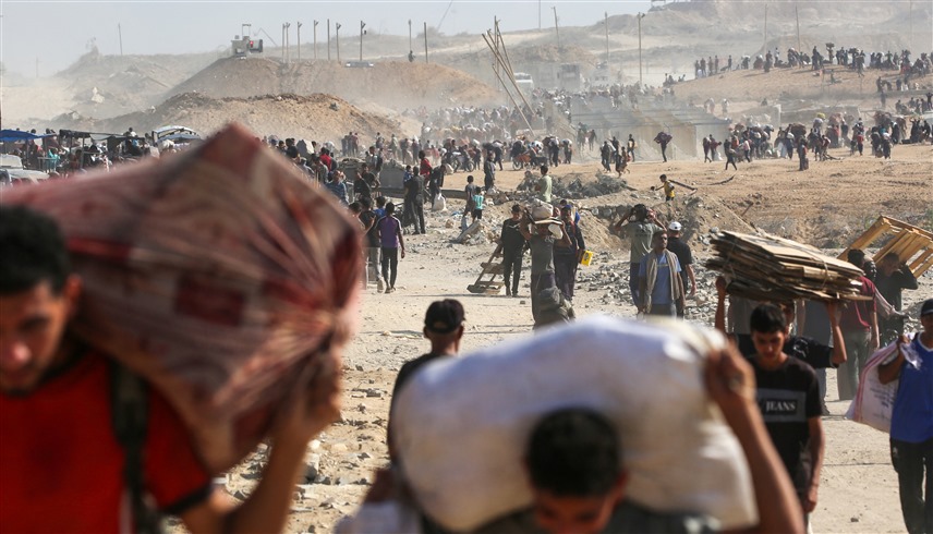 فلسطينيون فارون من جحيم الحرب في مدينة غزة إلى جنوب القطاع (أرشيف)