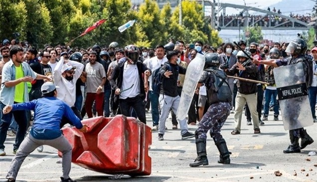 بسبب التواصل الاجتماعي..مقتل 19 محتجاً واستقالة رئيس وزراء نيبال 